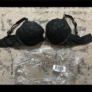 Victoria’s Secret black lace bra